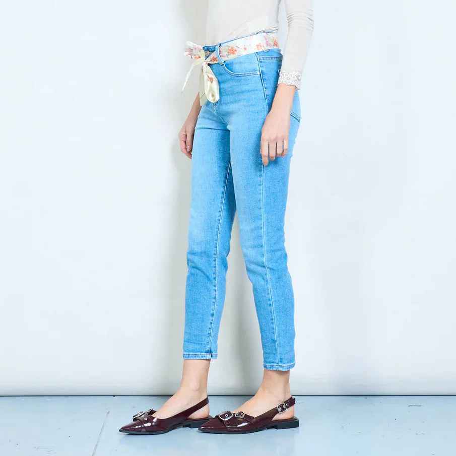 BZNA Berlin Slim Fit Denim Jeans mit Blumenmuster und Bindegürtel