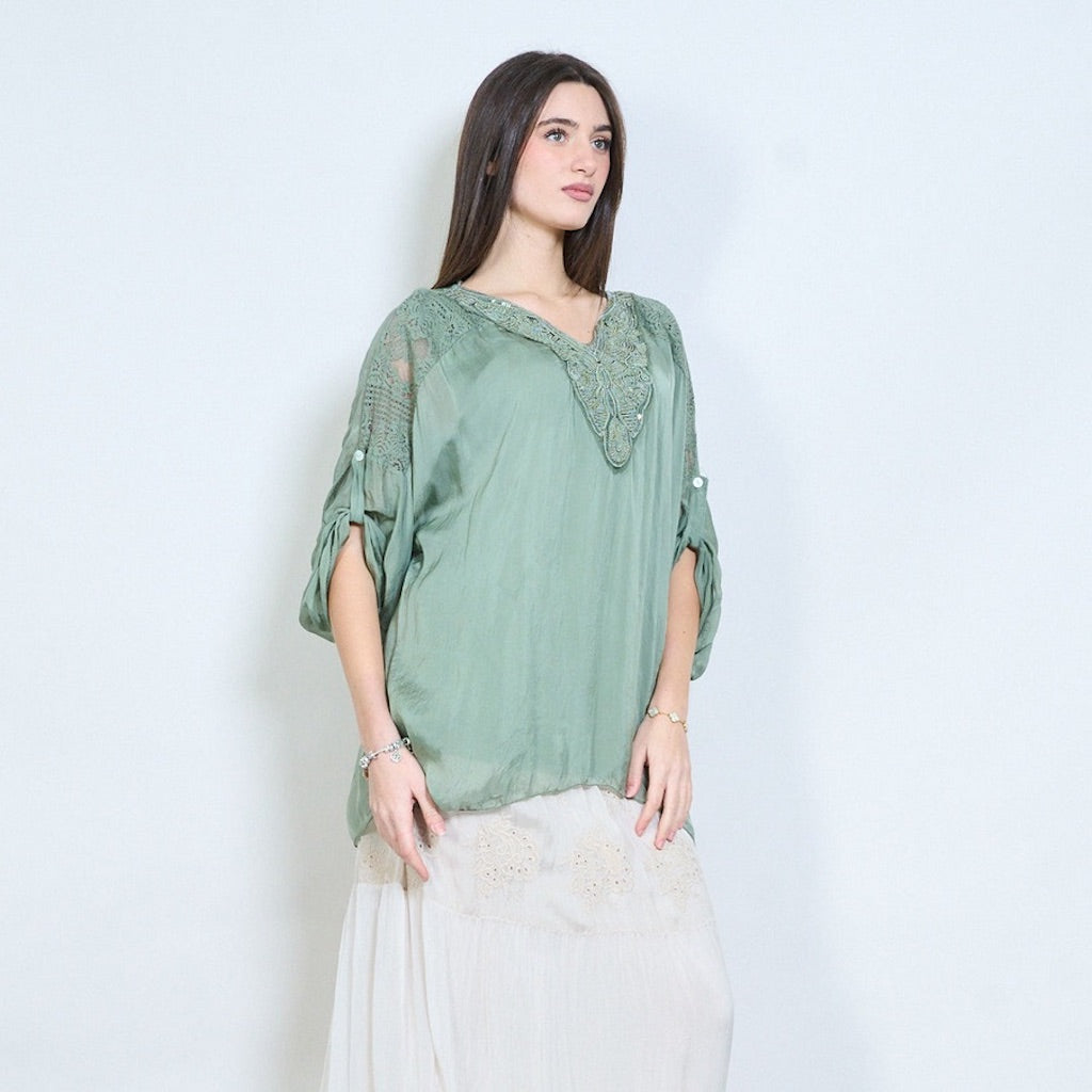 BZNA Bluse mit Seide Gestickte transparente Langarmbluse mit V-Ausschnitt - B Z N A