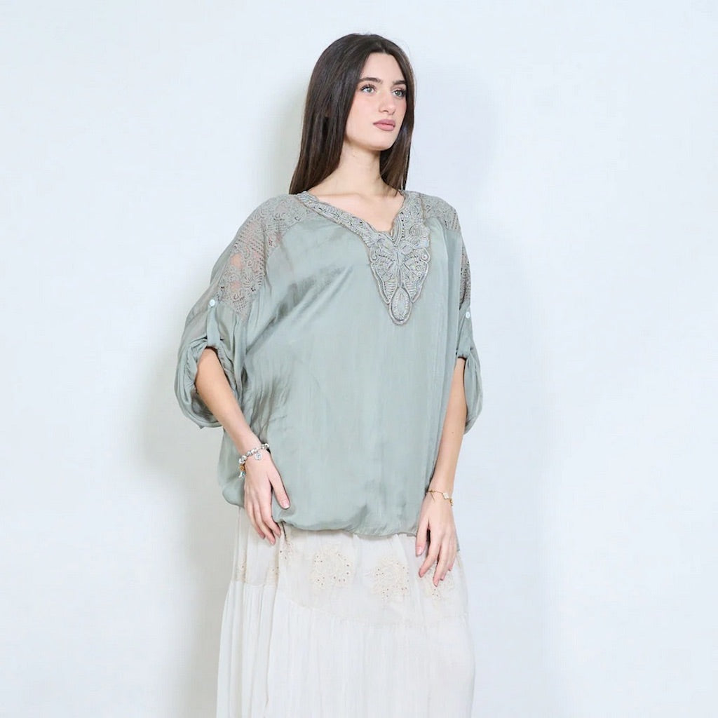 BZNA Bluse mit Seide Gestickte transparente Langarmbluse mit V-Ausschnitt - B Z N A