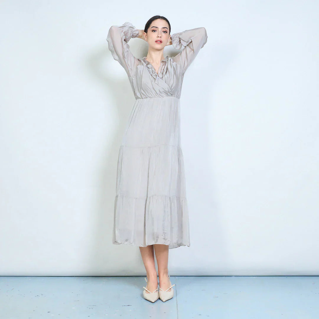 BZNA Kleid Elegantes gestuftes Maxikleid mit Rüschen und Wickelausschnitt Seidenchiffon Seidenkleid oneSize - B Z N A
