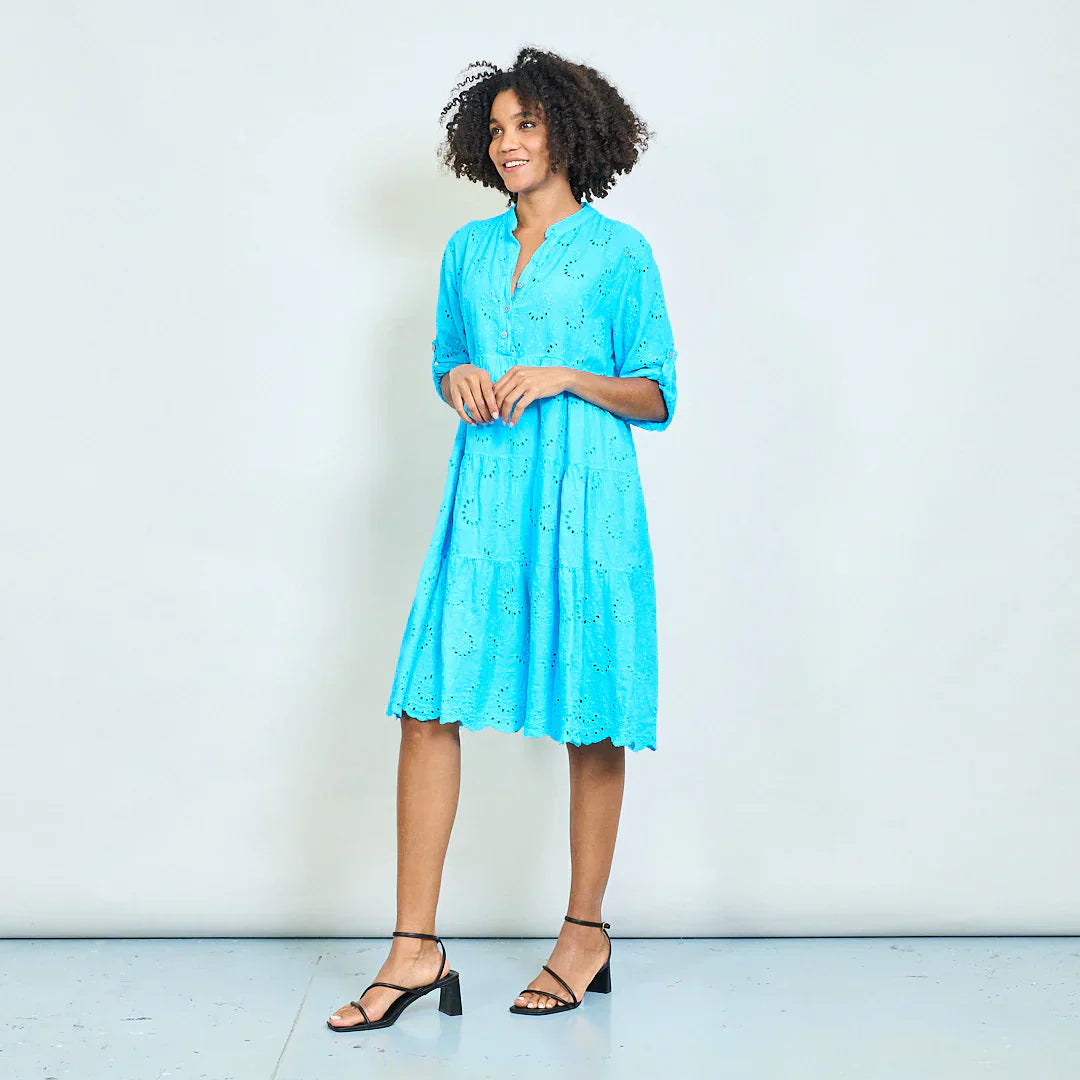 BZNA Abgestufte Broderie Anglaise Tunika Kleid mit Knopfausschnitt  oneSize - B Z N A