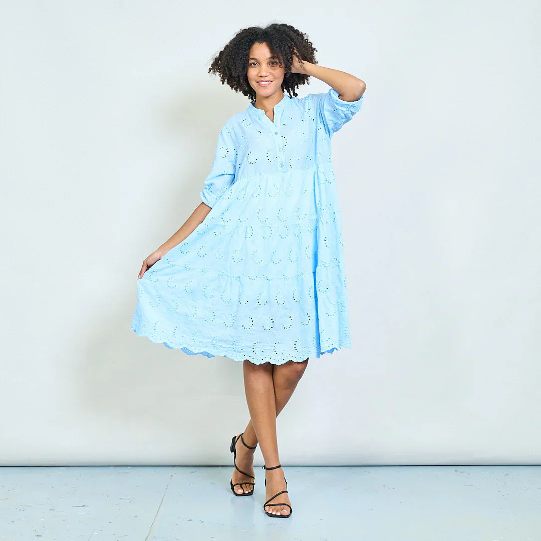 BZNA Abgestufte Broderie Anglaise Tunika Kleid mit Knopfausschnitt  oneSize - B Z N A