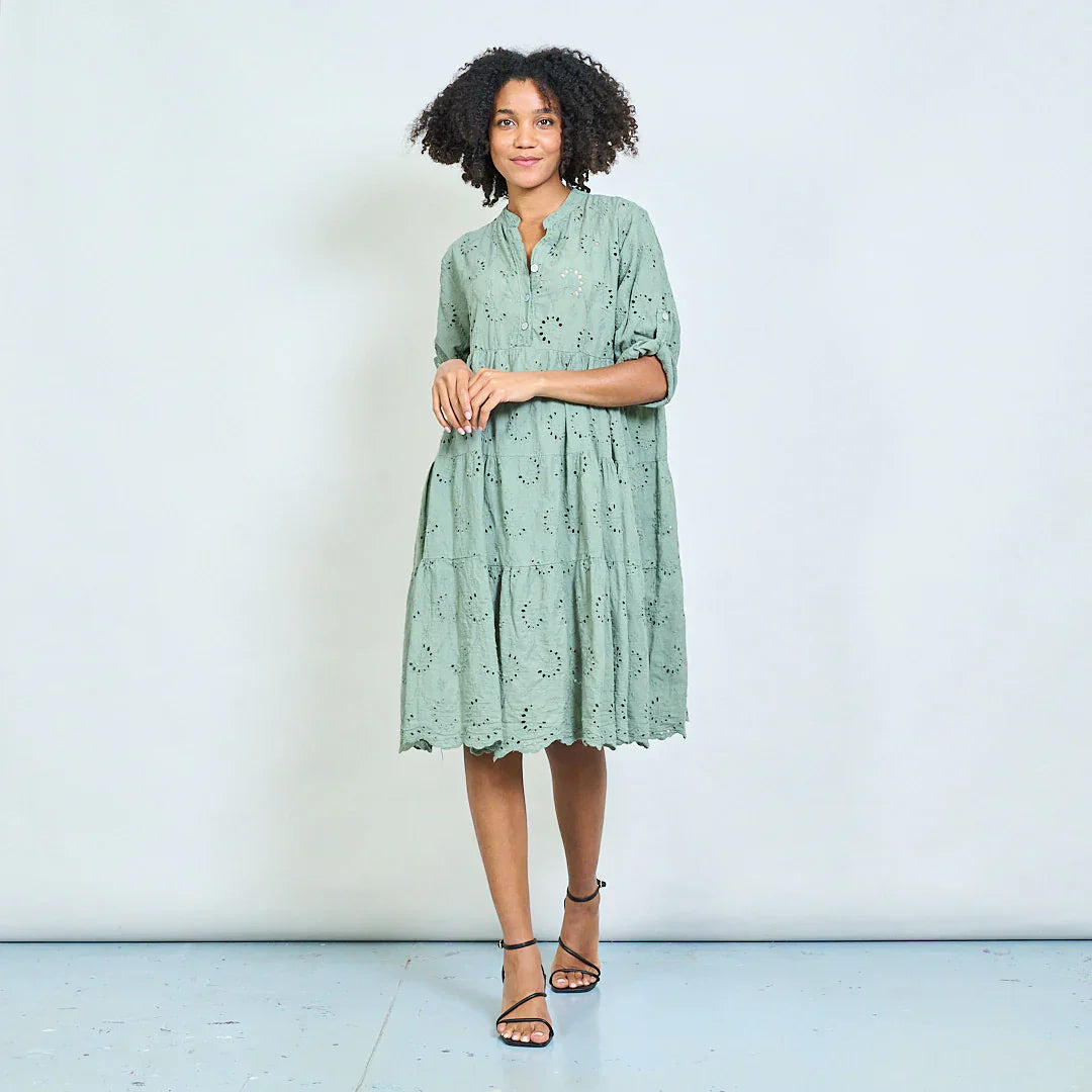 BZNA Abgestufte Broderie Anglaise Tunika Kleid mit Knopfausschnitt  oneSize - B Z N A