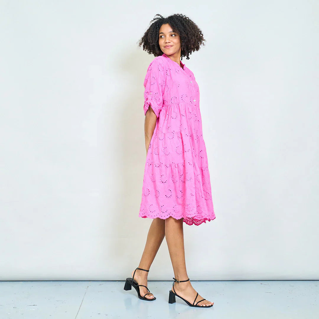 BZNA Abgestufte Broderie Anglaise Tunika Kleid mit Knopfausschnitt  oneSize - B Z N A